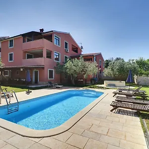 Aldo Apartment
